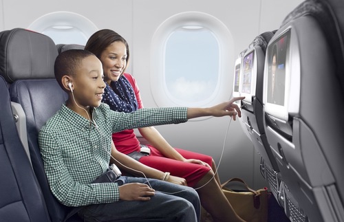 U.S. Forbids Airlines from Charging Families to Sit Together | Frommer's